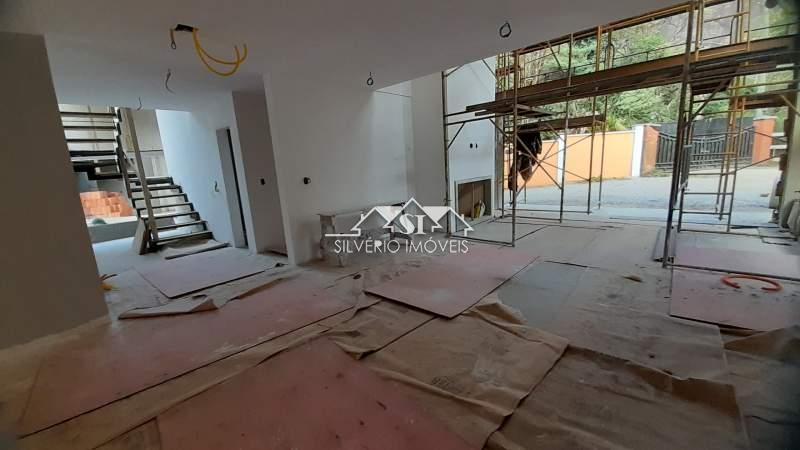 Casa à venda com 4 quartos, 270m² - Foto 42