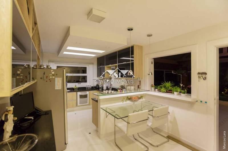Casa à venda e aluguel com 4 quartos, 400m² - Foto 11