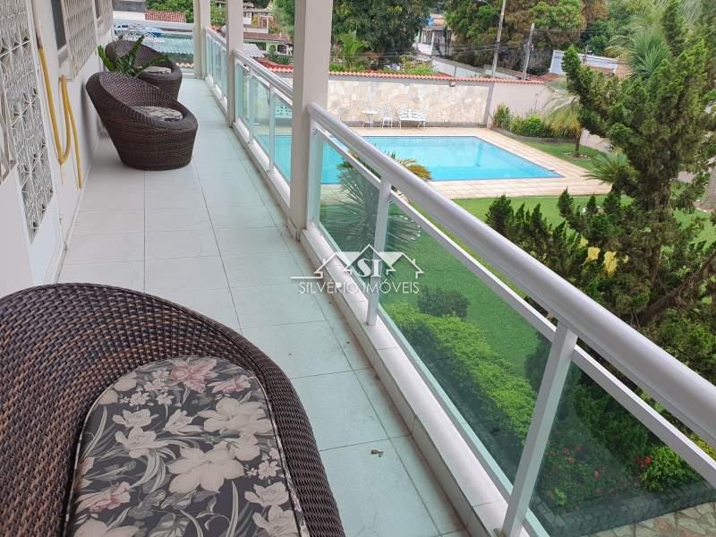 Casa à venda com 3 quartos, 302m² - Foto 2