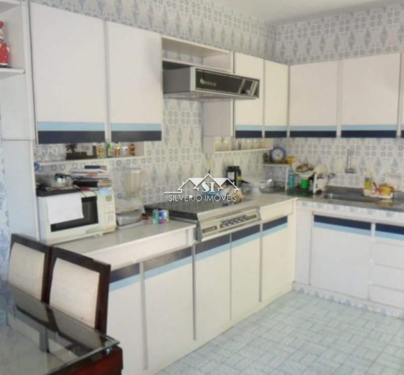 Casa à venda com 3 quartos, 302m² - Foto 16