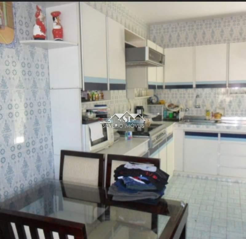 Casa à venda com 3 quartos, 302m² - Foto 18