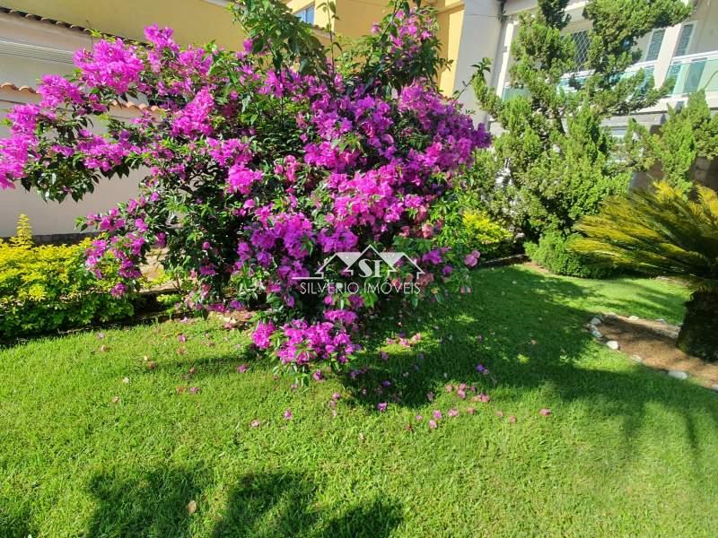 Casa à venda com 3 quartos, 302m² - Foto 10