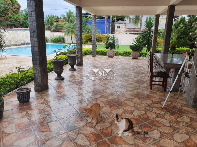 Casa à venda com 3 quartos, 302m² - Foto 5