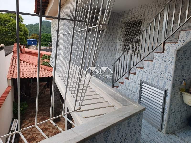 Casa à venda com 3 quartos, 302m² - Foto 14