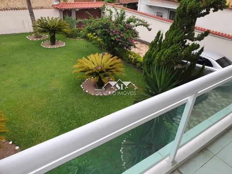 Casa à venda com 3 quartos, 302m² - Foto 4
