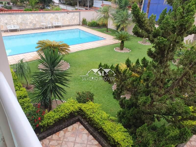 Casa à venda com 3 quartos, 302m² - Foto 3