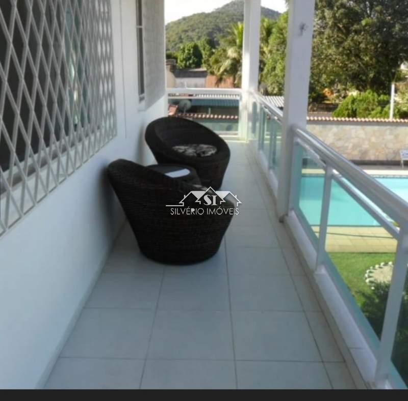 Casa à venda com 3 quartos, 302m² - Foto 7