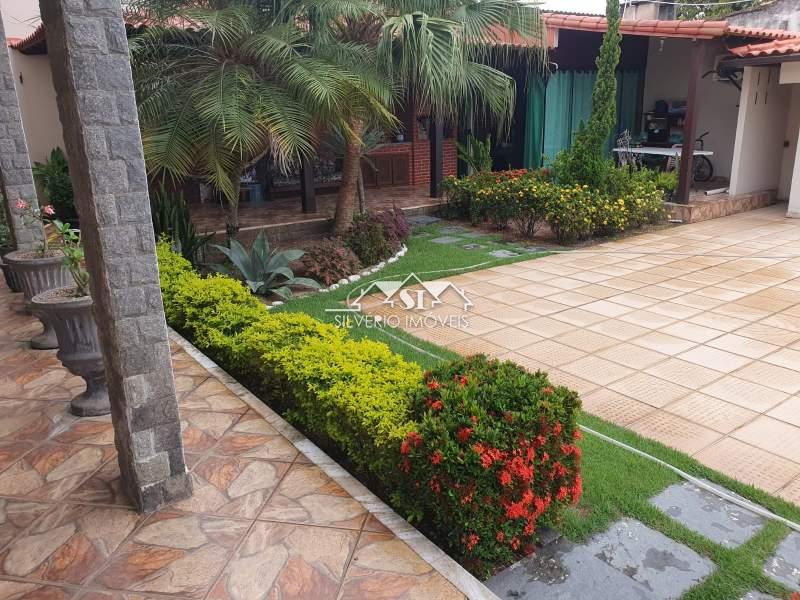 Casa à venda com 3 quartos, 302m² - Foto 9