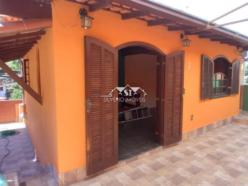 Casa à venda com 5 quartos, 150m² - Foto 3