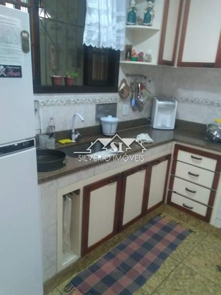 Casa à venda com 2 quartos, 64m² - Foto 12