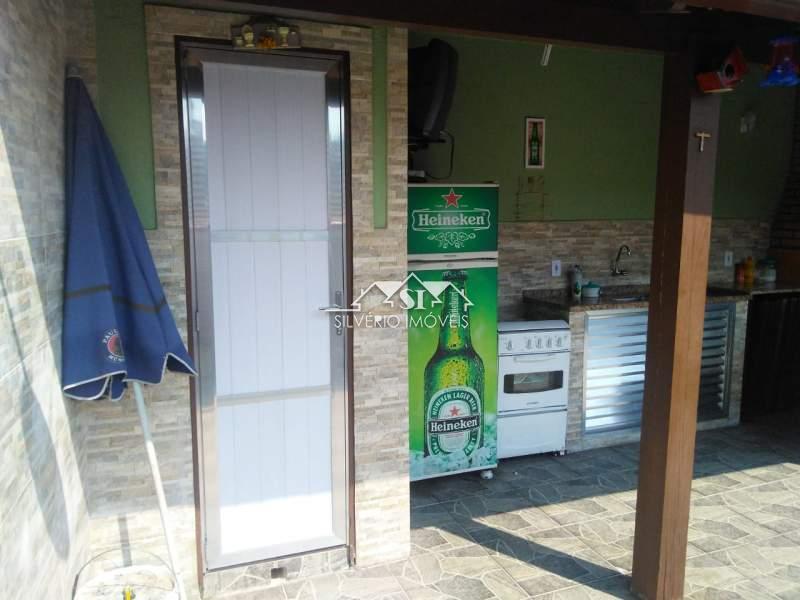 Casa à venda com 2 quartos, 64m² - Foto 2