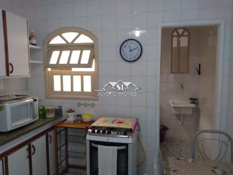 Apartamento à venda com 2 quartos, 75m² - Foto 17