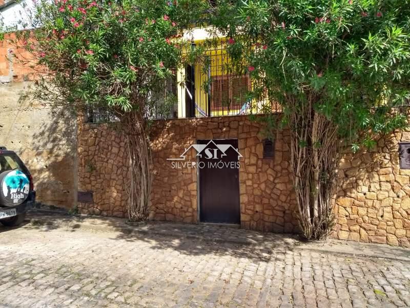 Casa à venda com 4 quartos, 240m² - Foto 2