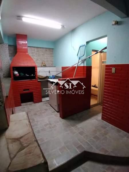 Casa à venda com 4 quartos, 240m² - Foto 4
