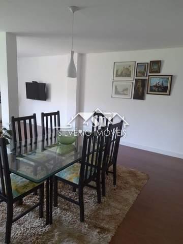 Casa à venda com 6 quartos, 480m² - Foto 9