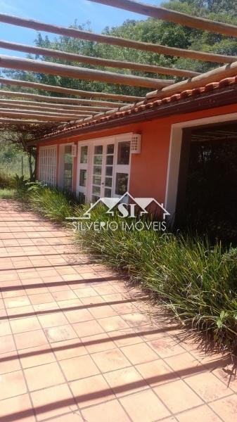 Casa à venda e aluguel com 3 quartos, 145m² - Foto 3