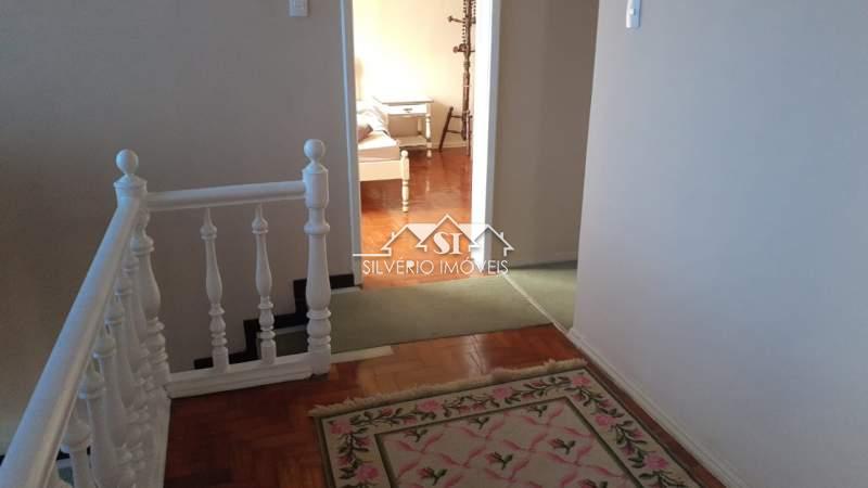 Casa à venda com 5 quartos, 320m² - Foto 17