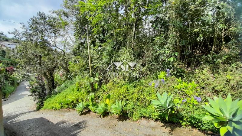Terreno em Carangola - Petrópolis/RJ 