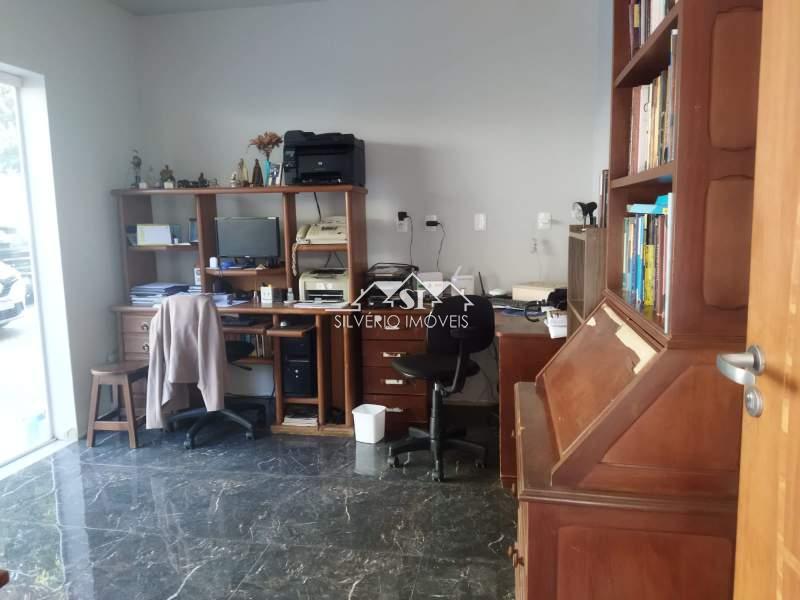 Casa à venda com 5 quartos, 315m² - Foto 17