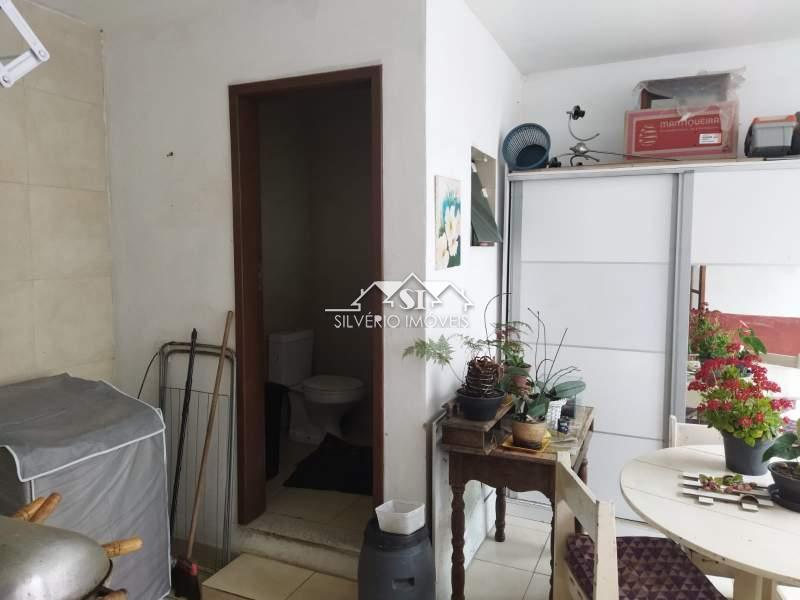 Casa à venda com 3 quartos, 240m² - Foto 4