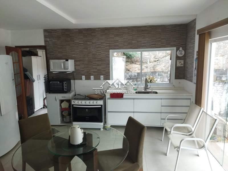 Casa à venda com 3 quartos, 240m² - Foto 5