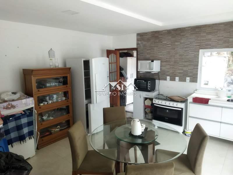Casa à venda com 3 quartos, 240m² - Foto 13