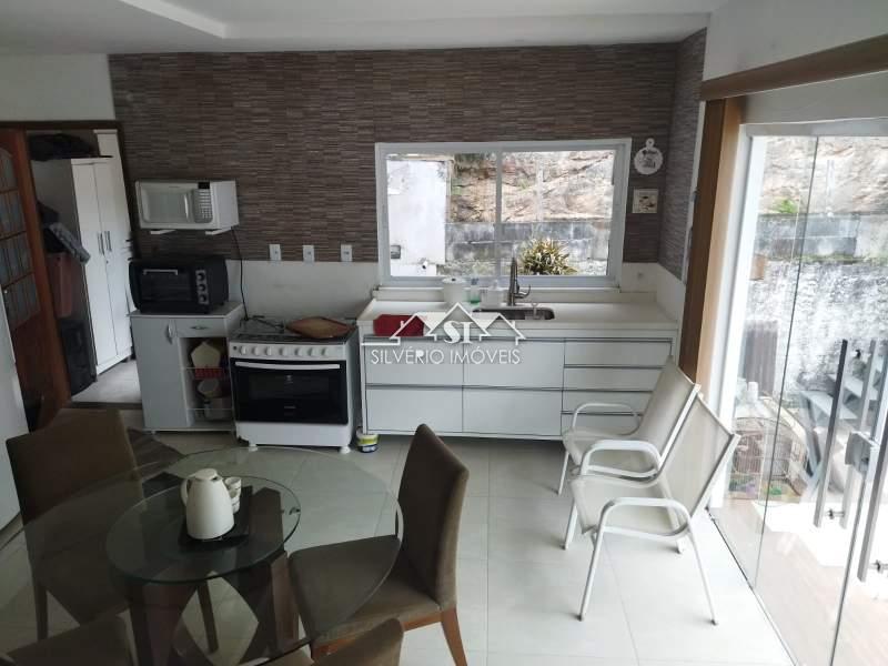 Casa à venda com 3 quartos, 240m² - Foto 19