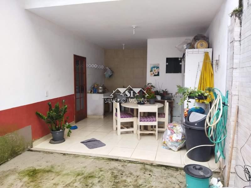 Casa à venda com 3 quartos, 240m² - Foto 30