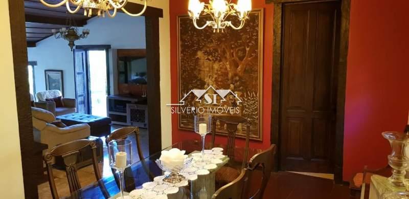 Casa à venda com 5 quartos, 300m² - Foto 10