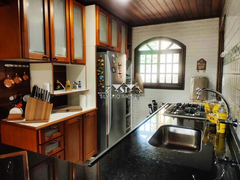 Casa à venda com 3 quartos, 119m² - Foto 16