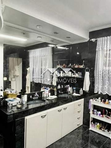 Casa à venda com 5 quartos, 320m² - Foto 18