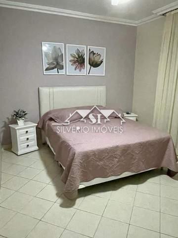 Casa à venda com 5 quartos, 320m² - Foto 11