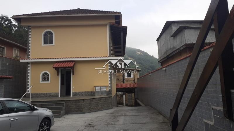 Casa à venda com 7 quartos, 310m² - Foto 2