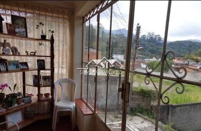 Casa à venda com 4 quartos, 250m² - Foto 2