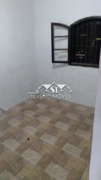 Casa à venda com 4 quartos, 80m² - Foto 2