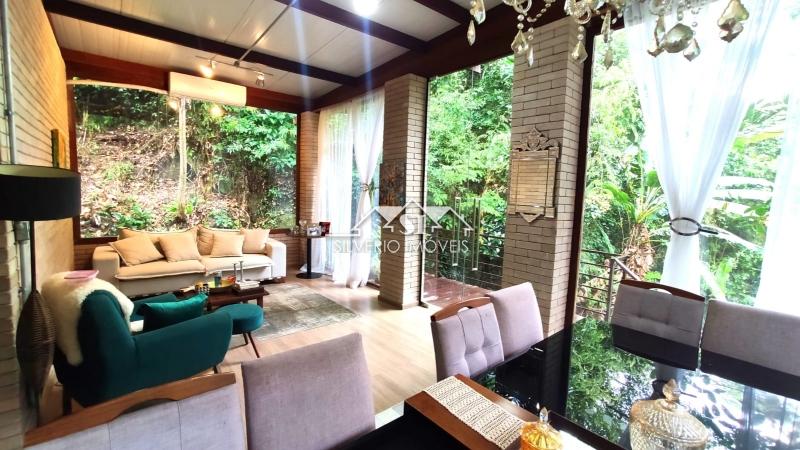 Casa à venda com 6 quartos, 230m² - Foto 8