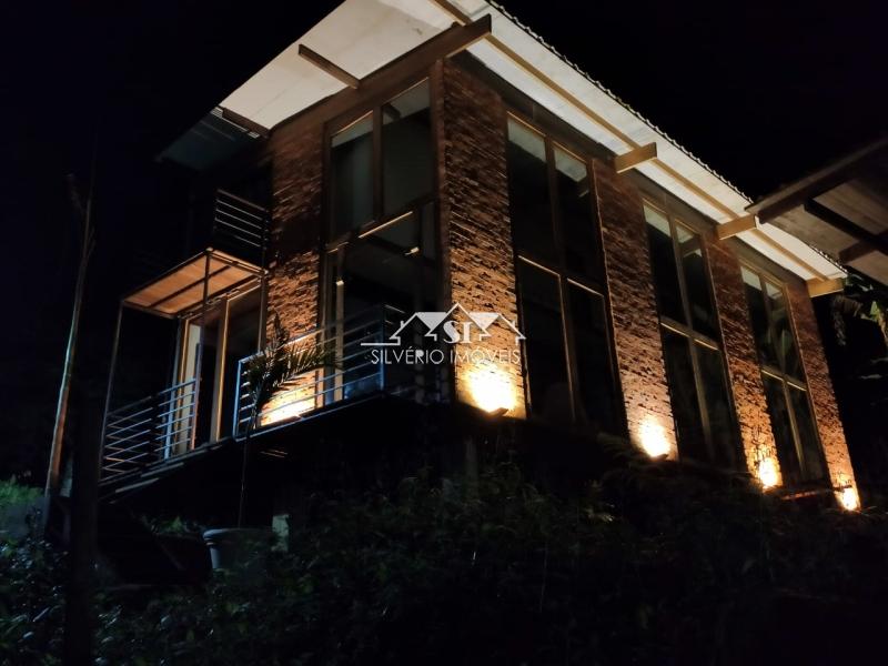 Casa à venda com 6 quartos, 230m² - Foto 2