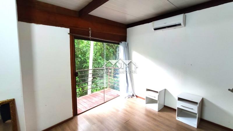 Casa à venda com 6 quartos, 230m² - Foto 12