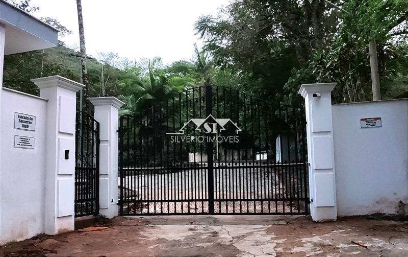 Casa à venda com 6 quartos, 230m² - Foto 4
