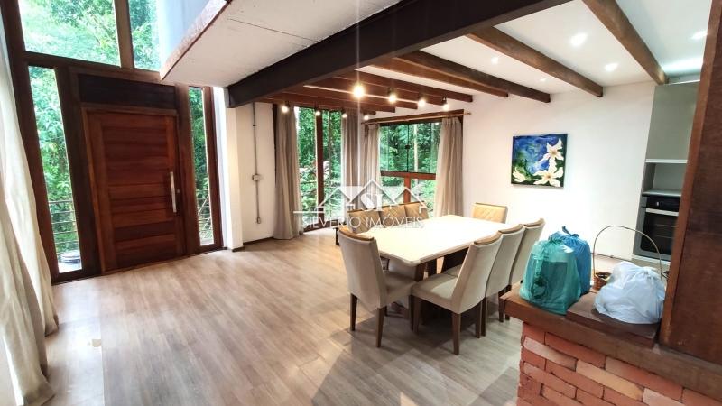 Casa à venda com 6 quartos, 230m² - Foto 15