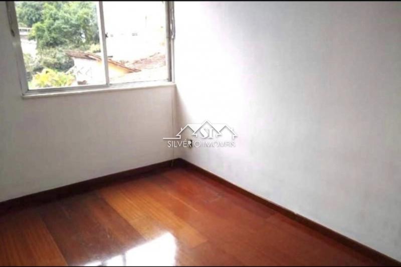 Apartamento à venda com 2 quartos, 75m² - Foto 2