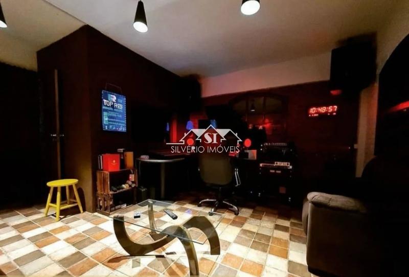Casa à venda com 6 quartos, 350m² - Foto 2
