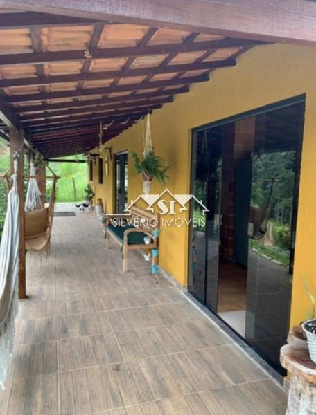 Casa à venda com 2 quartos, 200m² - Foto 2