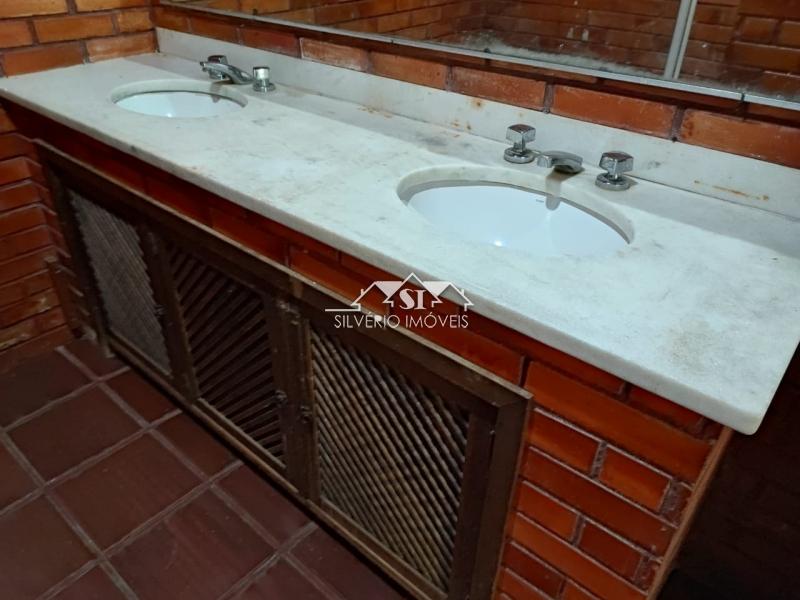 Casa à venda com 6 quartos, 250m² - Foto 44