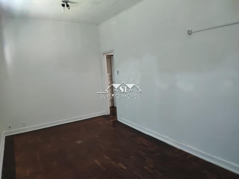 Casa à venda com 6 quartos, 250m² - Foto 46