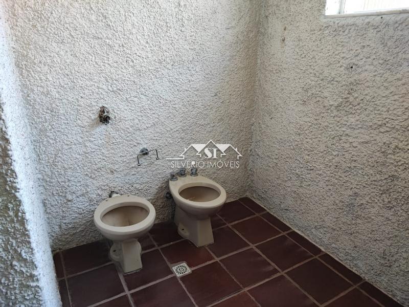 Casa à venda com 6 quartos, 250m² - Foto 47