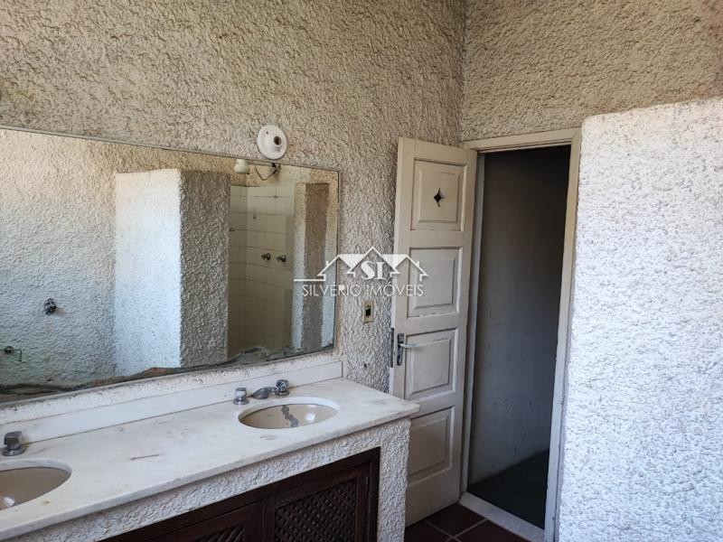 Casa à venda com 6 quartos, 250m² - Foto 48