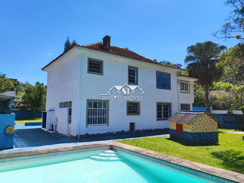 Casa à venda com 6 quartos, 250m² - Foto 3
