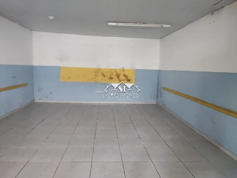 Casa à venda com 6 quartos, 250m² - Foto 12