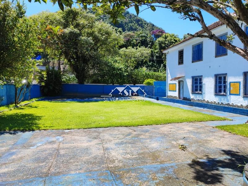 Casa à venda com 6 quartos, 250m² - Foto 7